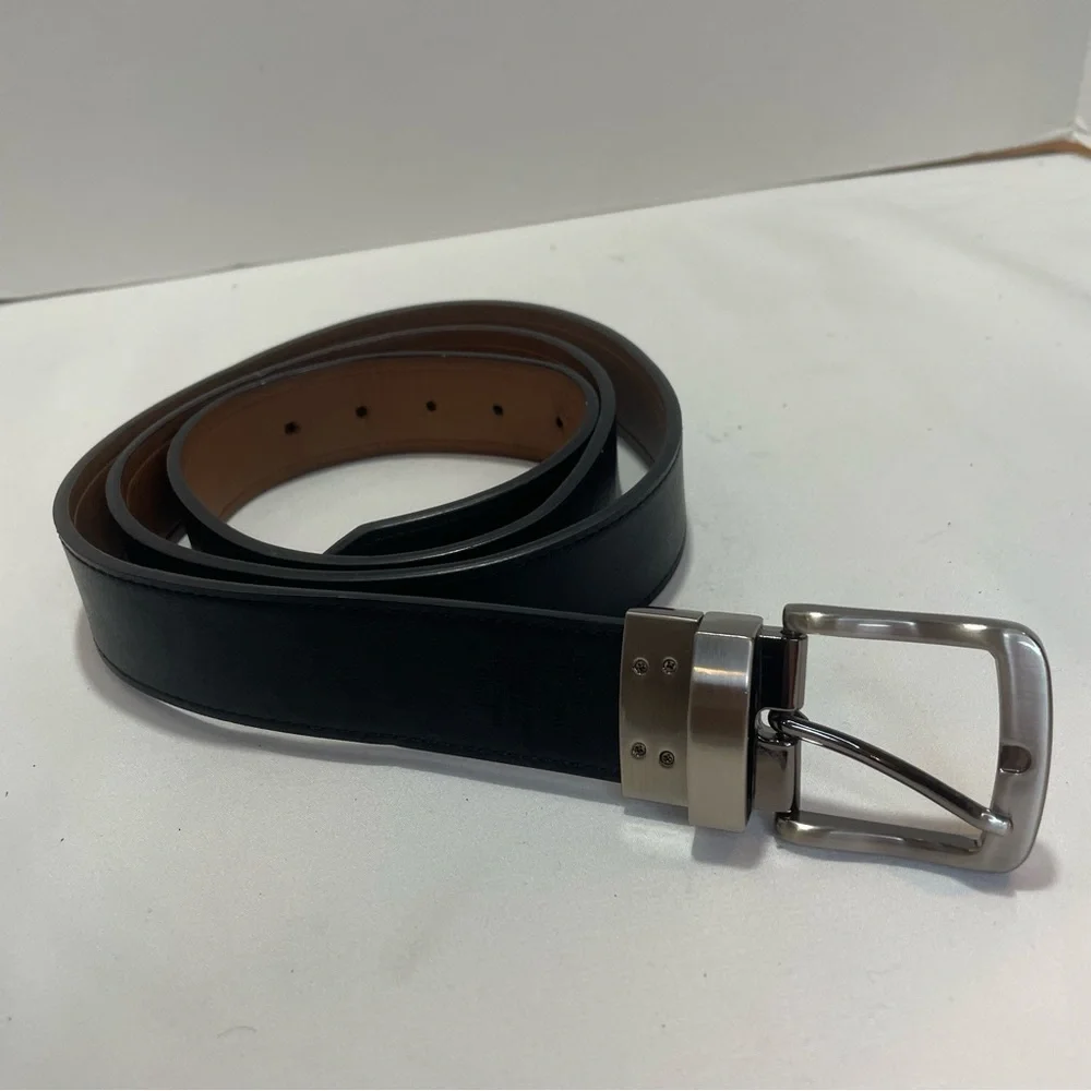 Dickies Black and Brown Leather Belt. Reversible. Pu coated leather. 50-52. Used